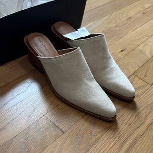 Banana Republic Women's Tan Mules